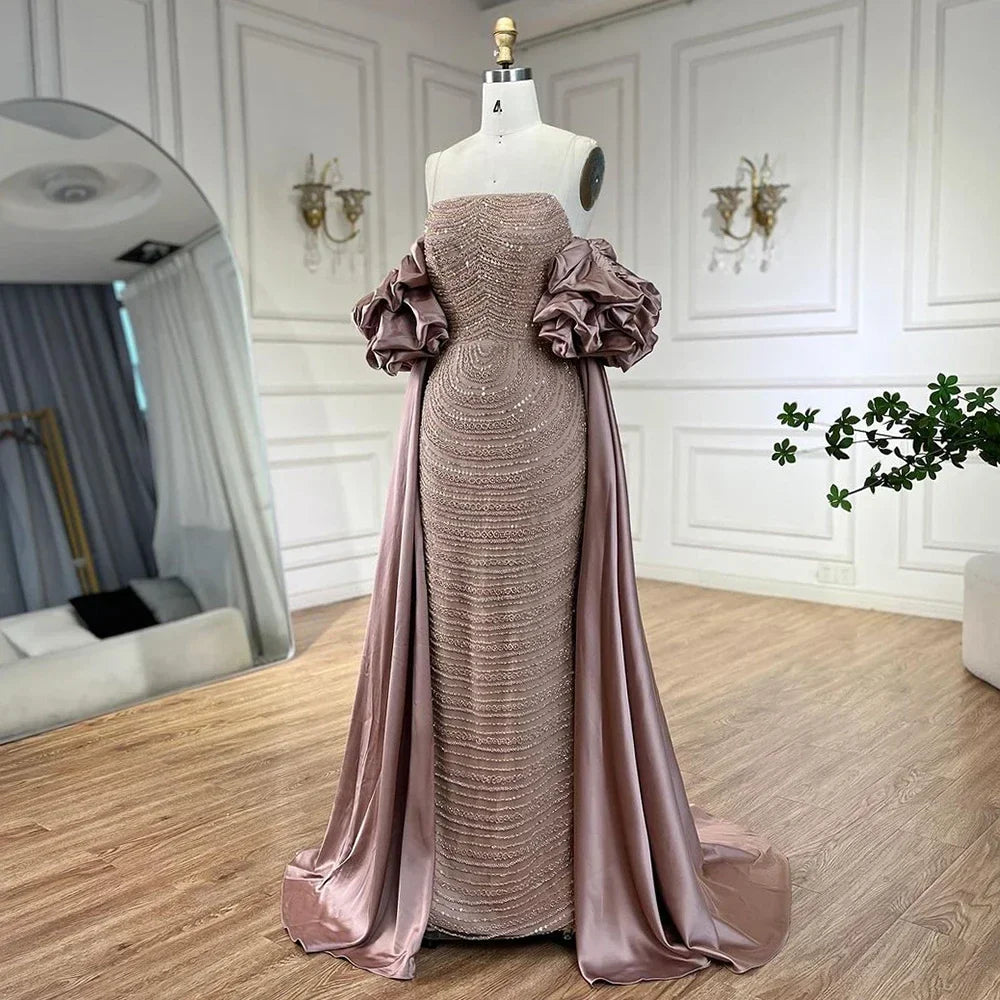 Luxuriöse arabische staubige Rose Abendkleider mit Cape Dubai Elegante trägerlose Midi-Frauen-Hochzeits-Partykleider LA72543 