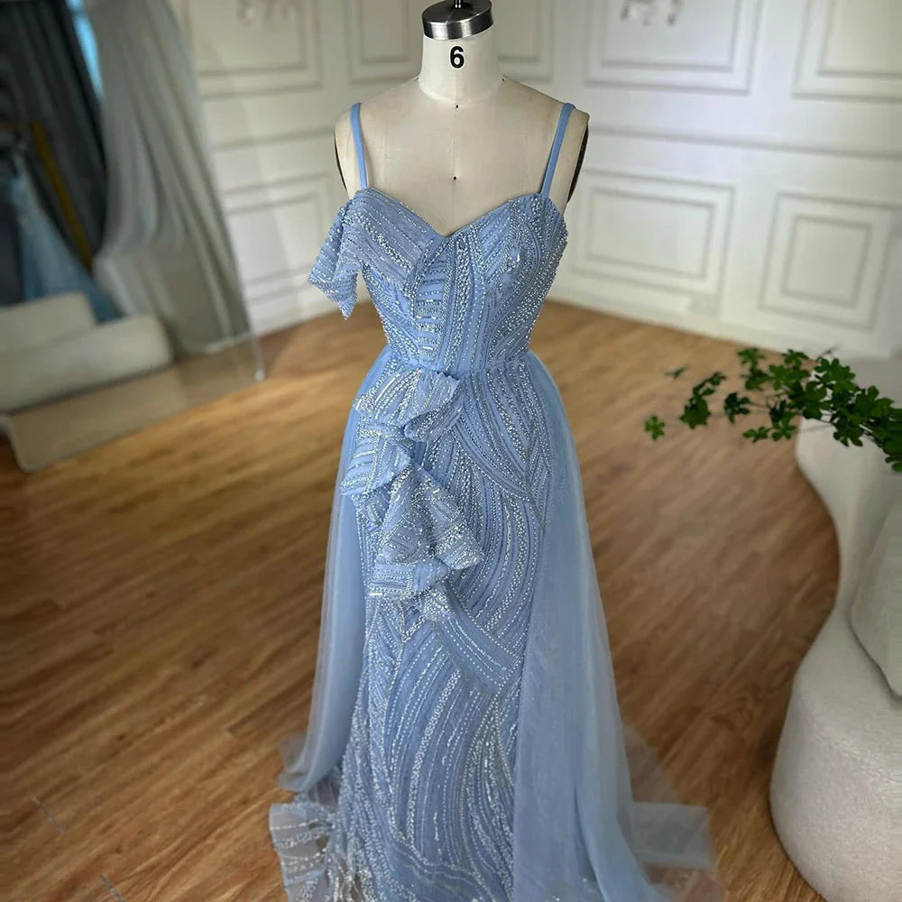 Meerjungfrau-Abendkleid mit hellblauem, perlenbesetztem Spaghettiträger für formelle Anlässe 2025 LA72341A