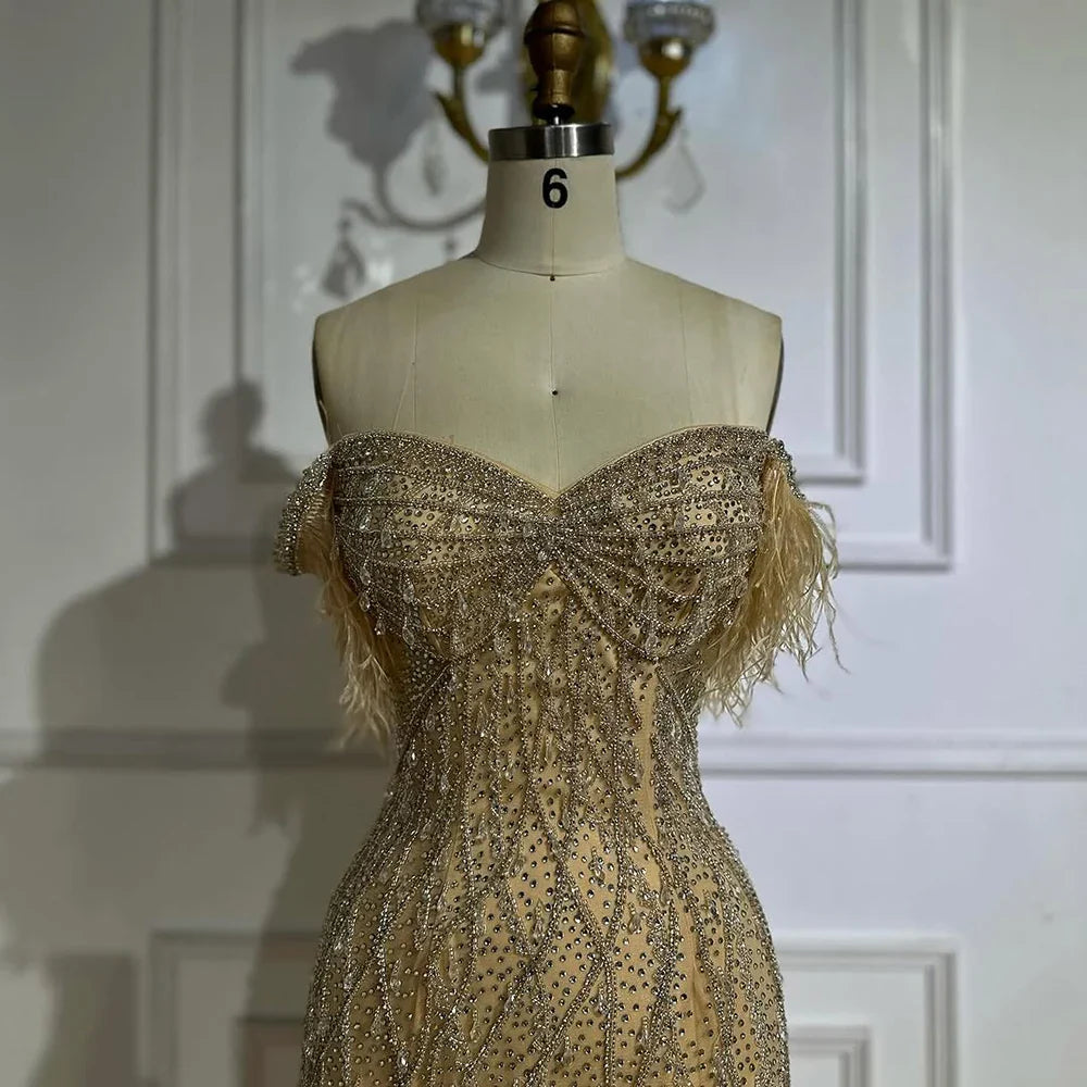 Vestido de noche de sirena con cuentas color piel y detalle de plumas para ocasiones formales 2025 LA72818 