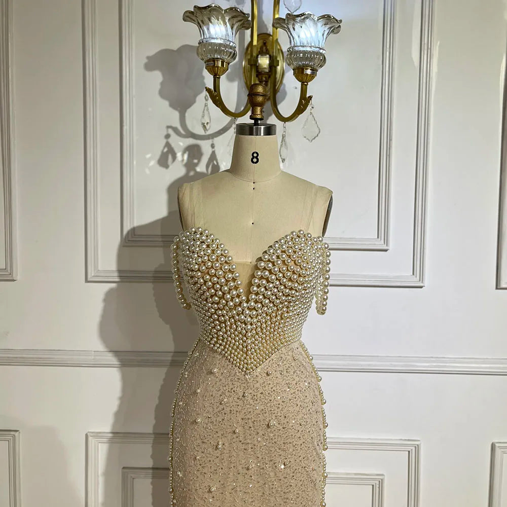 Nudefarbenes Meerjungfrauen-Abendkleid mit Spaghettiträgern und Perlenbesatz – Luxuriöses Dubai-Kleid für die Hochzeitsfeier der Frau LA72393 