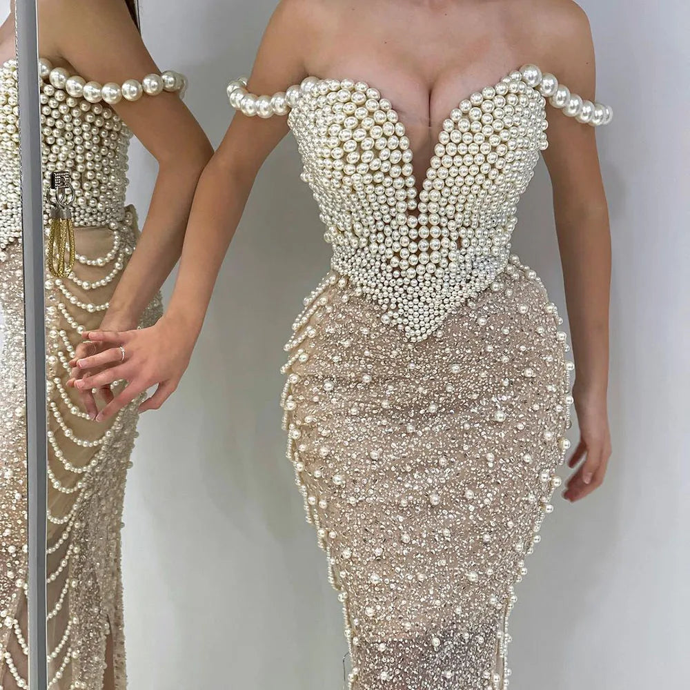 Nudefarbenes Meerjungfrauen-Abendkleid mit Spaghettiträgern und Perlenbesatz – Luxuriöses Dubai-Kleid für die Hochzeitsfeier der Frau LA72393 