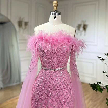 Luxuriöses federrosa Abendkleid mit Cape-Ärmeln LA72169B