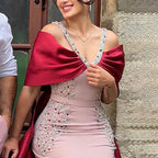Luxuriöses arabisches rosa-burgunderrotes Meerjungfrau-Abendkleid mit Umhang LA72121