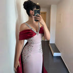 Luxuriöses arabisches rosa-burgunderrotes Meerjungfrau-Abendkleid mit Umhang LA72121