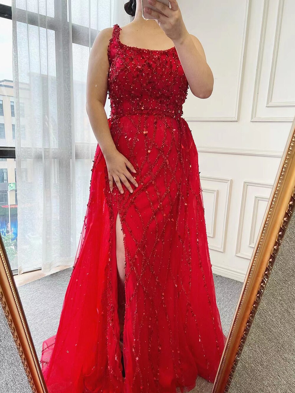 Rotes, perlenbesetztes, geschlitztes Meerjungfrau-Abendkleid im ärmellosen Stil LA70765