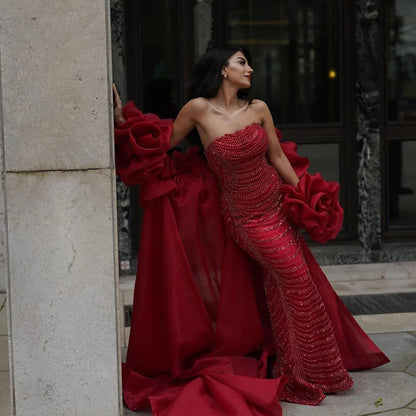 Vestido de noche largo estilo sirena con capa roja, mangas abullonadas y sobrefalda con cuentas, ideal para fiestas femeninas LA72585 