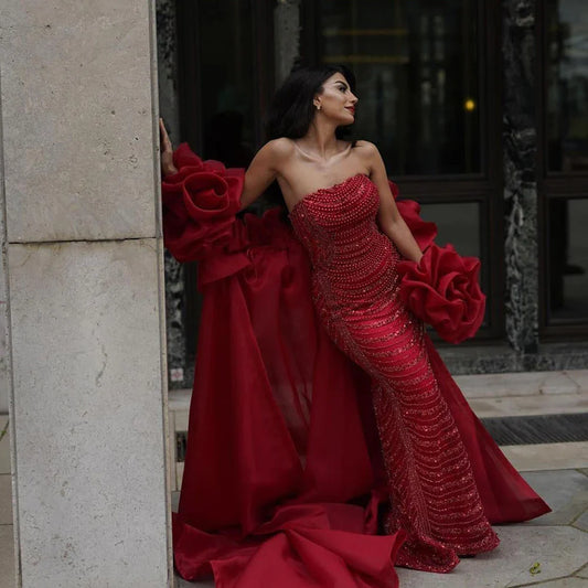 Vestido de noche largo estilo sirena con capa roja, mangas abullonadas y sobrefalda con cuentas, ideal para fiestas femeninas LA72585 