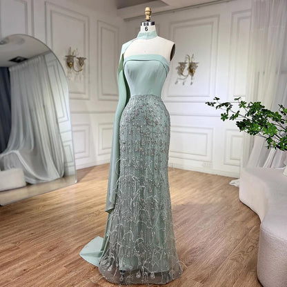 Luxuriöses Abendkleid mit Federn in Salbeigrün und Schalumhang LA72290