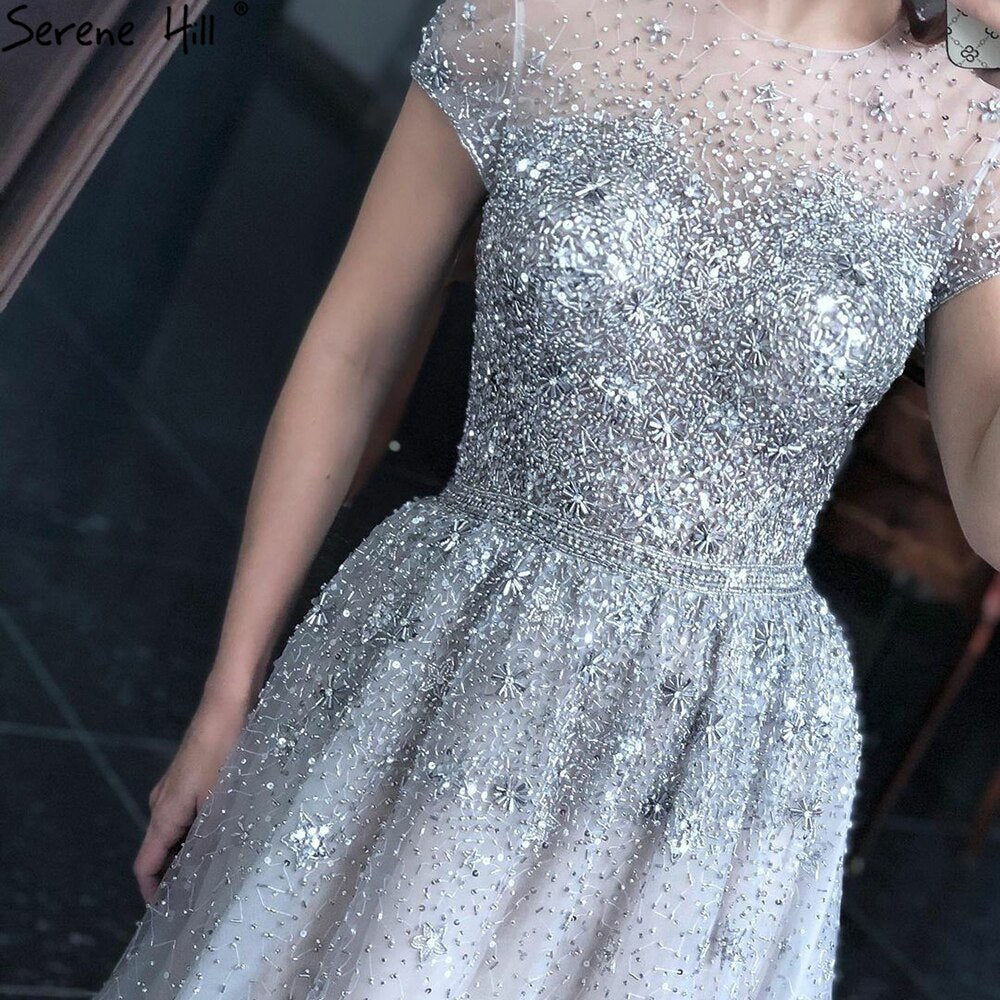 Silber A-Linie Tüll Abendkleider 2025 Dubai Kurze Ärmel Perlenbesetztes Abendkleid Design LA70715 