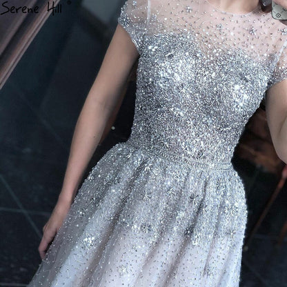 Silber A-Linie Tüll Abendkleider 2025 Dubai Kurze Ärmel Perlenbesetztes Abendkleid Design LA70715 