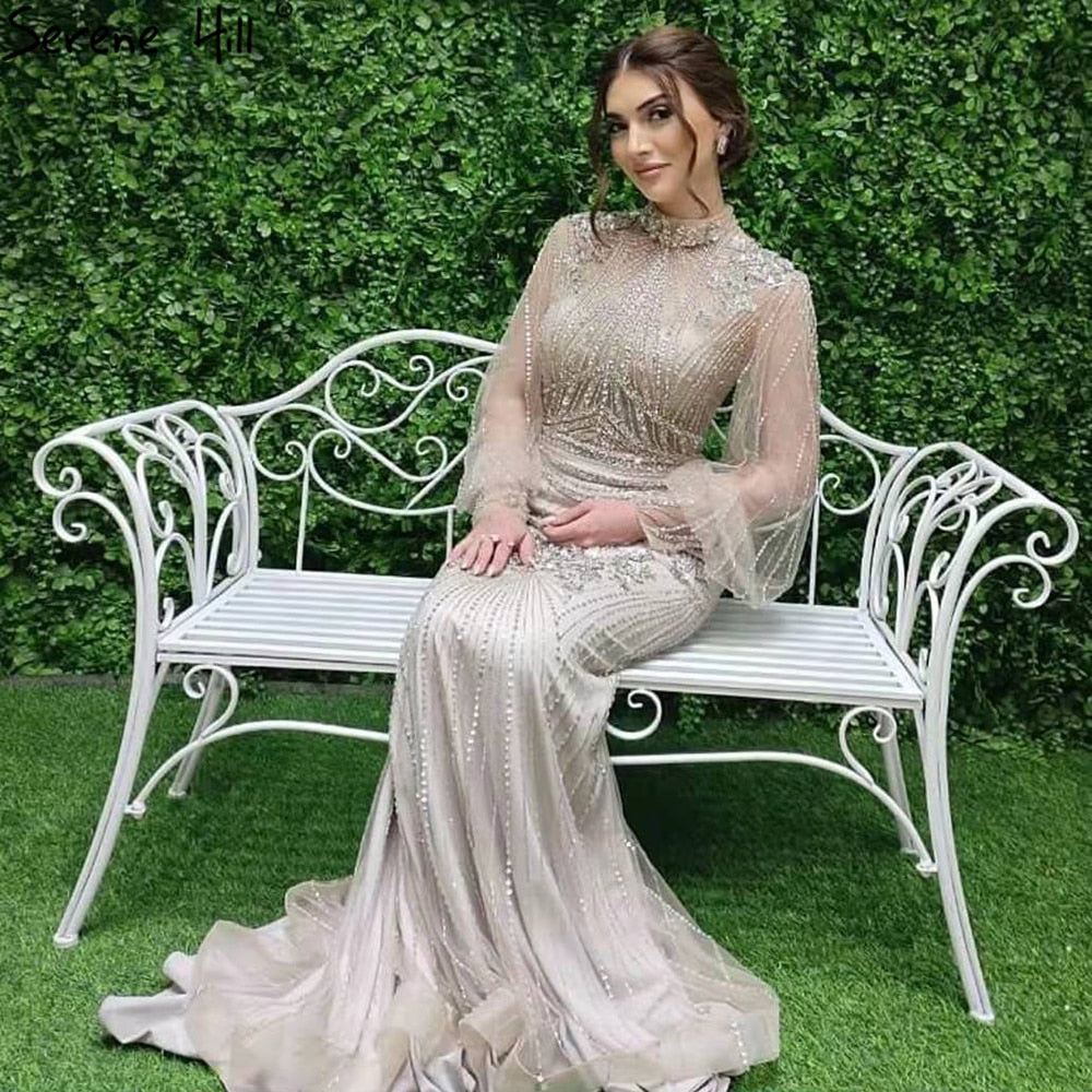 Silbernes, luxuriöses, perlenbesetztes Abendkleid im Meerjungfrauenstil mit langen Ärmeln LA71036 (im Angebot, keine Rückgabe, keine Rückerstattung)