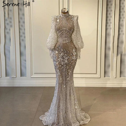 Silbernes, luxuriöses, perlenbesetztes Abendkleid im Meerjungfrauenstil mit langen Ärmeln LA71036 (im Angebot, keine Rückgabe, keine Rückerstattung)