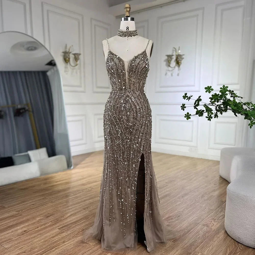 Silber Nude Meerjungfrau Spaghetti mit geteiltem Riemen Perlen Abendkleider Ballkleider Für Frau Party 2025 LA72047B 