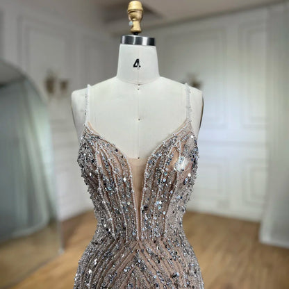 Silber Nude Meerjungfrau Spaghetti mit geteiltem Riemen Perlen Abendkleider Ballkleider Für Frau Party 2025 LA72047B 