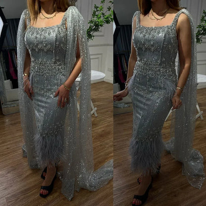 Splittergraues arabisches Meerjungfrau-Abendkleid mit Federumhang, Abschlussball- und Abendkleider für Frauen, Hochzeitsfeierkleider LA72334 
