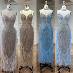 Vestido de noche de sirena color nude blanco con tirantes finos, plumas y cuentas LA72047