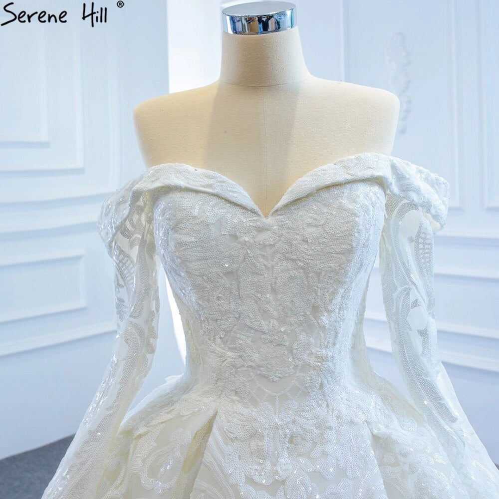 Vestido de novia blanco brillante con hombros descubiertos, mangas largas y cordones, 2025 HM67222 