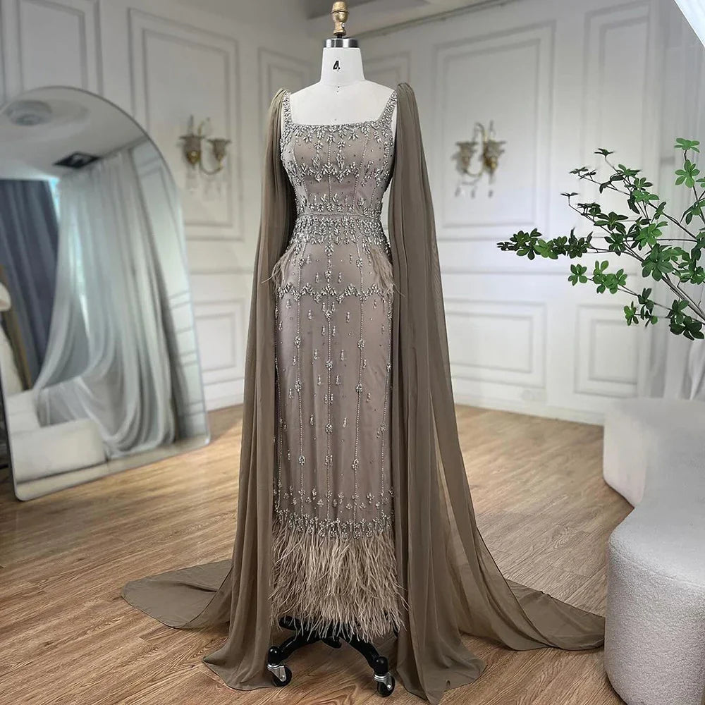 Vestido de noche color caramelo, sirena, largo hasta los tobillos, con cuentas y plumas LA71492B