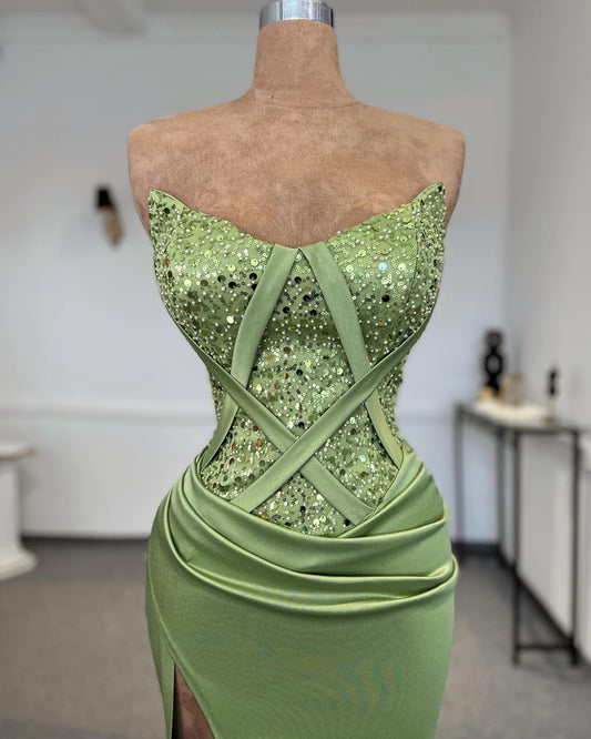 Sexy säulenförmiges trägerloses ärmelloses Satin-Ballkleid mit Pailletten für Damen