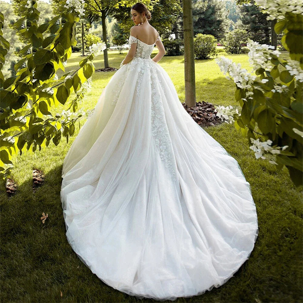 Sexy Off Shoulder Pretty Backless Mopping Wedding Dresses Fascinating Elegant Spaghetti Straps Boho Lace Applique Bride Gown-payinti