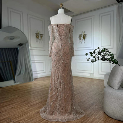 Luxuriöses Abendkleid mit Perlenbesatz, schulterfreien langen Ärmeln und funkelnden Pailletten LA72824A