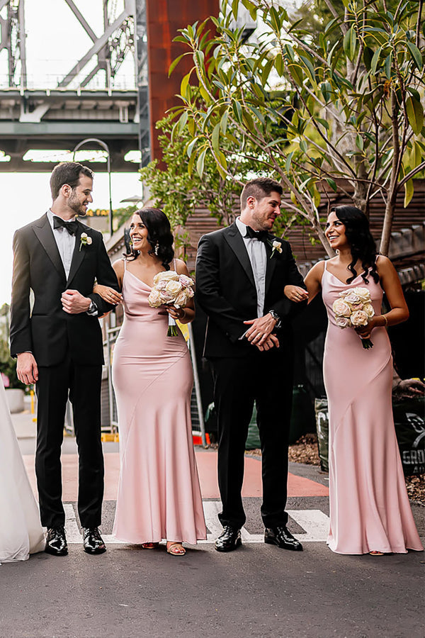 Vestido de dama de honor largo con escote halter, tirantes finos y corte tubo BD101