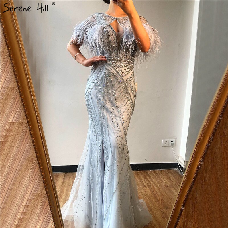 En oferta, sin devolución ni reembolso. Venta de vestidos de noche sexys de hilo chal con plumas plateadas 2025, vestido formal de sirena de Dubái con escote en V y cuentas de diamantes LA70355 