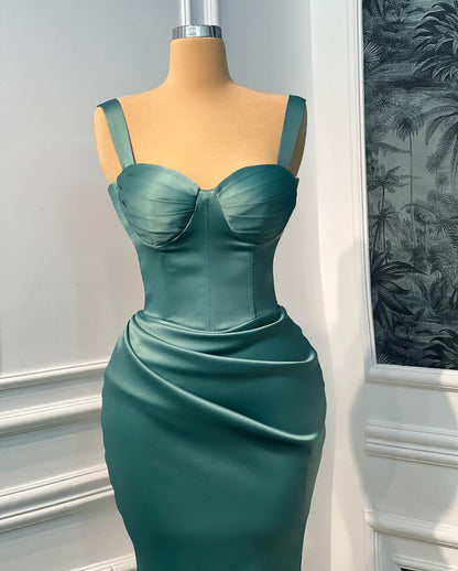 Vestido de fiesta de satén sin mangas con tirantes largos de sirena y escote corazón sencillo