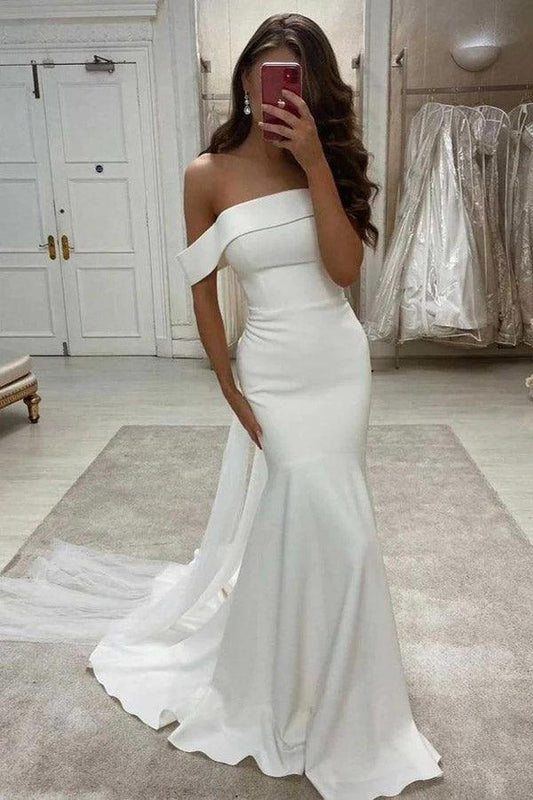 Vestido de novia sencillo de satén color marfil con hombros descubiertos y corte sirena WD605