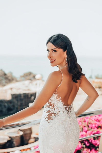 Vestido de novia de tul con escote en V, sin mangas y largo hasta el suelo, con encaje