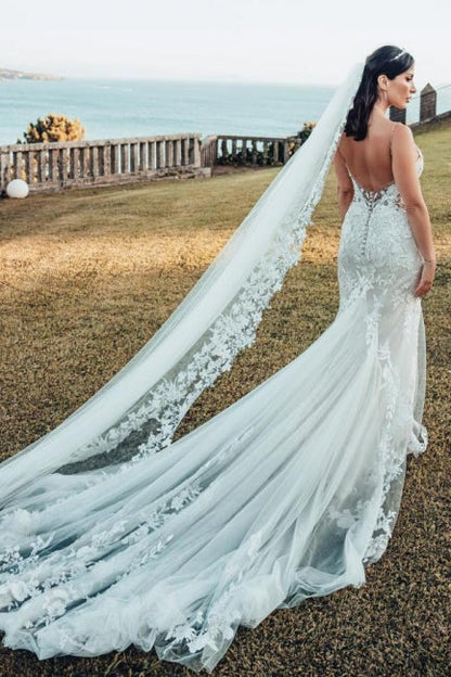 Vestido de novia de tul con escote en V, sin mangas y largo hasta el suelo, con encaje
