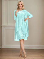 Vestido de madre de la novia de gasa con encaje, escote redondo, ilusión, largo hasta la rodilla, con volantes en cascada y lentejuelas