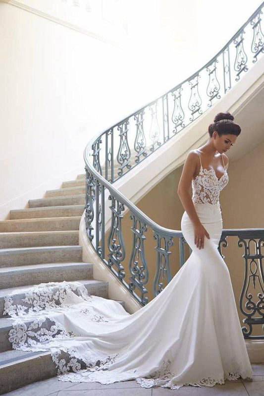 Vestido de novia sirena ajustado con apliques y espalda descubierta y tirantes finos WD565