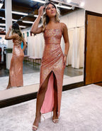 Aisha | Vestido de fiesta con tirantes finos, lentejuelas y abertura delantera