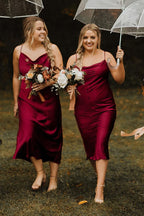 Vestido de dama de honor con tirantes finos, escote redondo y pliegues BD103