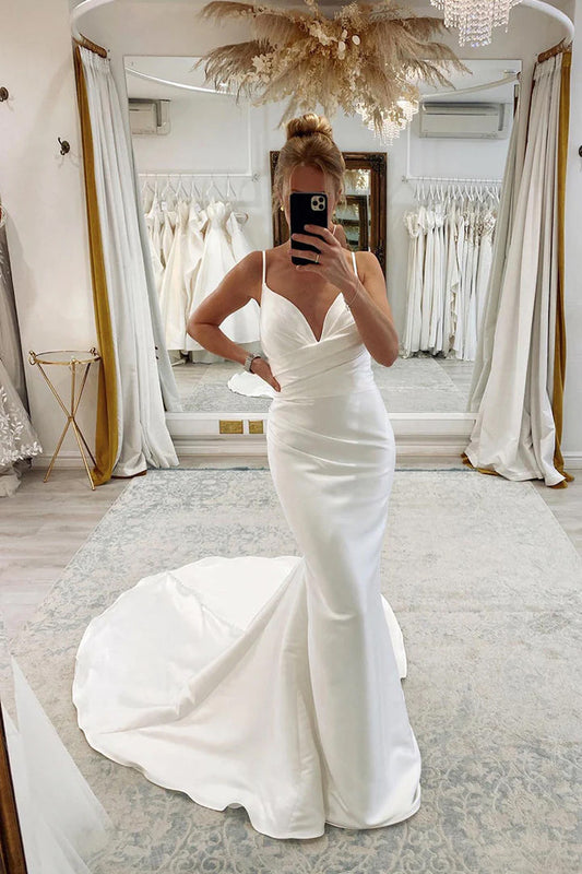 Vestido de novia sencillo de satén estilo sirena con tirantes finos, escote en V y pliegues WD650