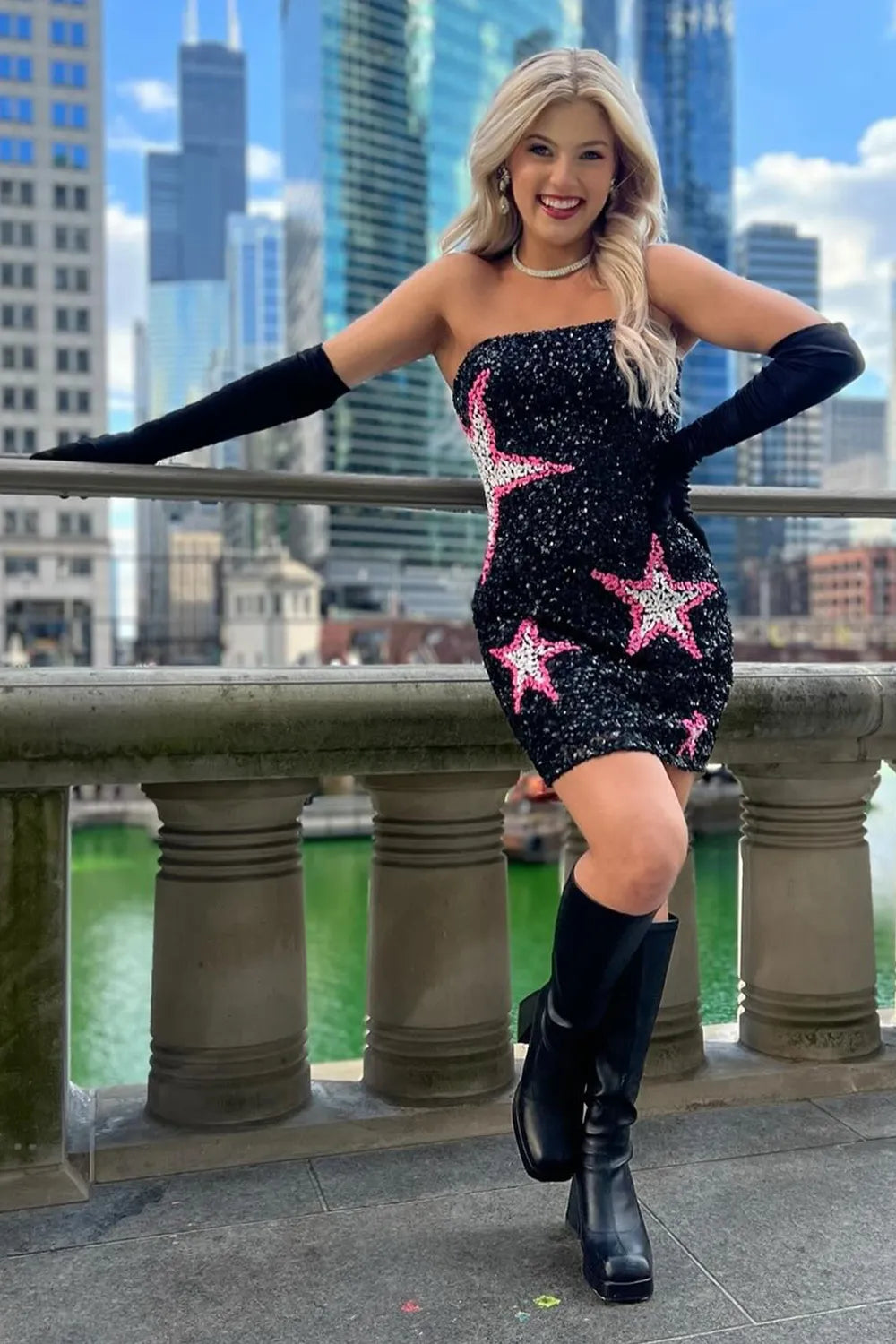 Vestido de fiesta corto ajustado con lentejuelas, sin tirantes y negro brillante