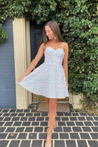 Vestido de fiesta corto con tirantes finos y lentejuelas SYH94 