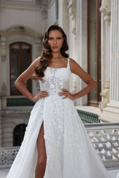 Ärmelloses A-Linien-Brautkleid mit quadratischem Ausschnitt, hohem Schlitz und Applikationen