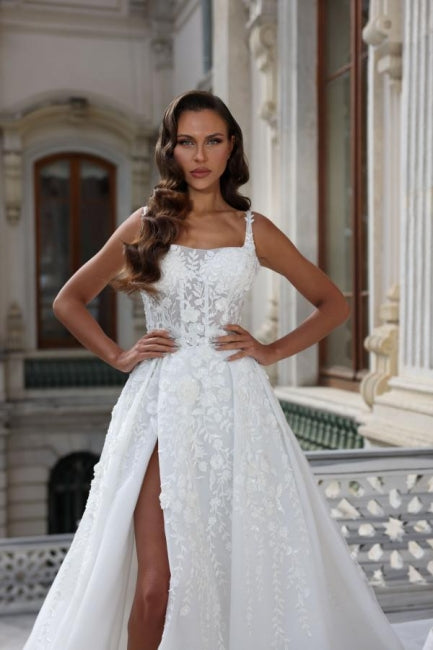 Ärmelloses A-Linien-Brautkleid mit quadratischem Ausschnitt, hohem Schlitz und Applikationen