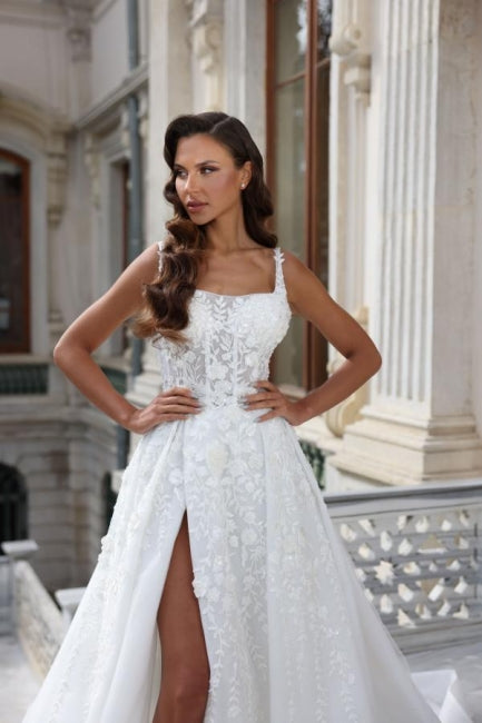 Ärmelloses A-Linien-Brautkleid mit quadratischem Ausschnitt, hohem Schlitz und Applikationen