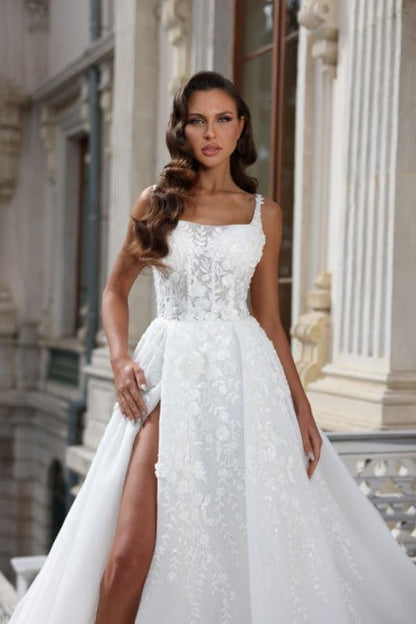 Ärmelloses A-Linien-Brautkleid mit quadratischem Ausschnitt, hohem Schlitz und Applikationen