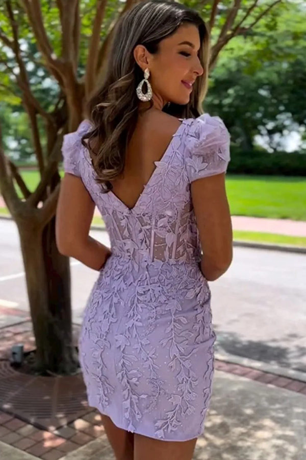 Kurzes lila Homecoming-Kleid mit quadratischem Ausschnitt und Applikationen PD549