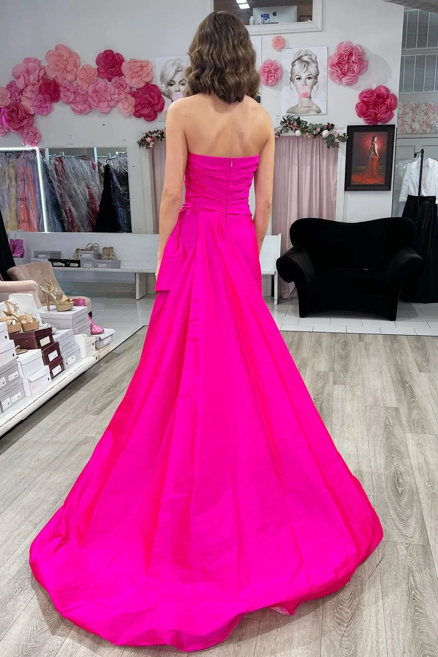 Robe de bal longue froncée sans bretelles avec traîne courte magenta PSK546