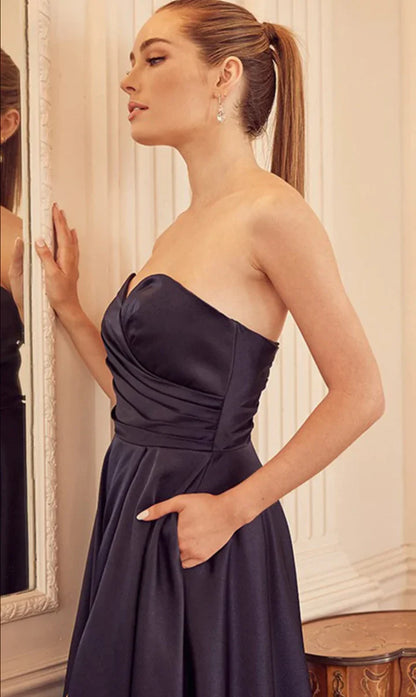 Trägerloses Ballkleid mit hohem Schlitz und Herzausschnitt SYP176