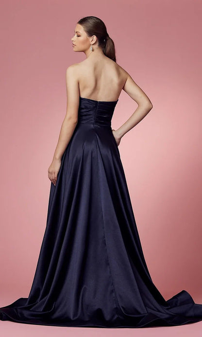 Trägerloses Ballkleid mit hohem Schlitz und Herzausschnitt SYP176