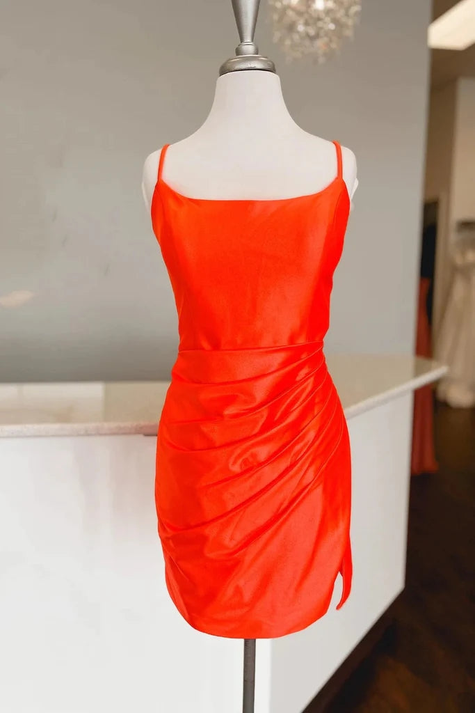 Vestido de fiesta ajustado de satén con tirantes y fruncido fucsia PD476