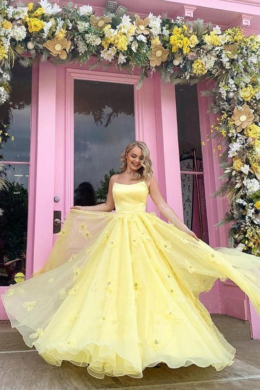Imani | Gelbes Ballkleid mit Trägern, Tüllmieder und 3D-Blumen und Schnürung am Rücken