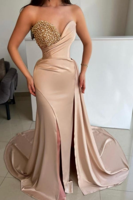 Meerjungfrau-Abschlussballkleid mit Herzausschnitt und Perlen verziert und Hofschleppe