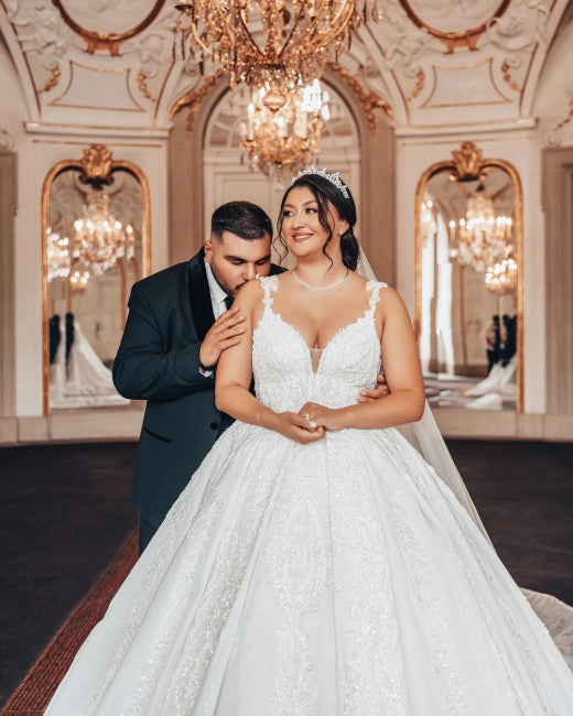 Sweetheart Luxury Ball Gown Stain Wedding Dress with Appliques